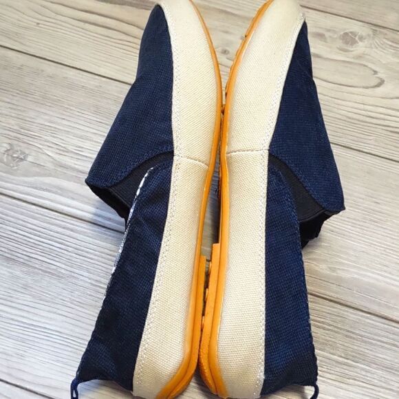 (6-0331)  🔥3/$20🔥 Minimalist Slip on Canvas Sneakers Size 10 - Picture 5 of 9
